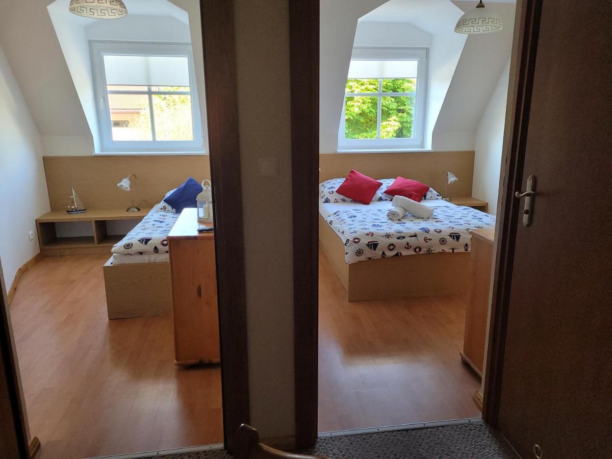 Dom Wczasowy Pod Zegarem Leba Ruang foto