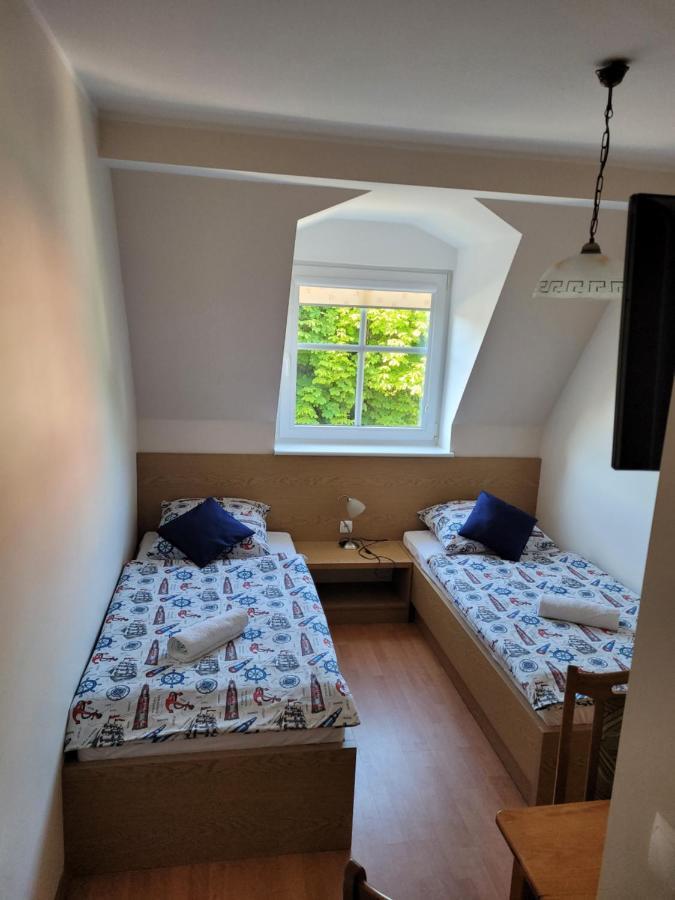 Dom Wczasowy Pod Zegarem Leba Ruang foto