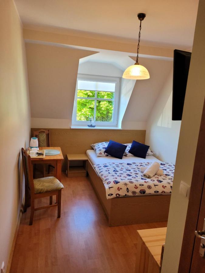 Dom Wczasowy Pod Zegarem Leba Ruang foto