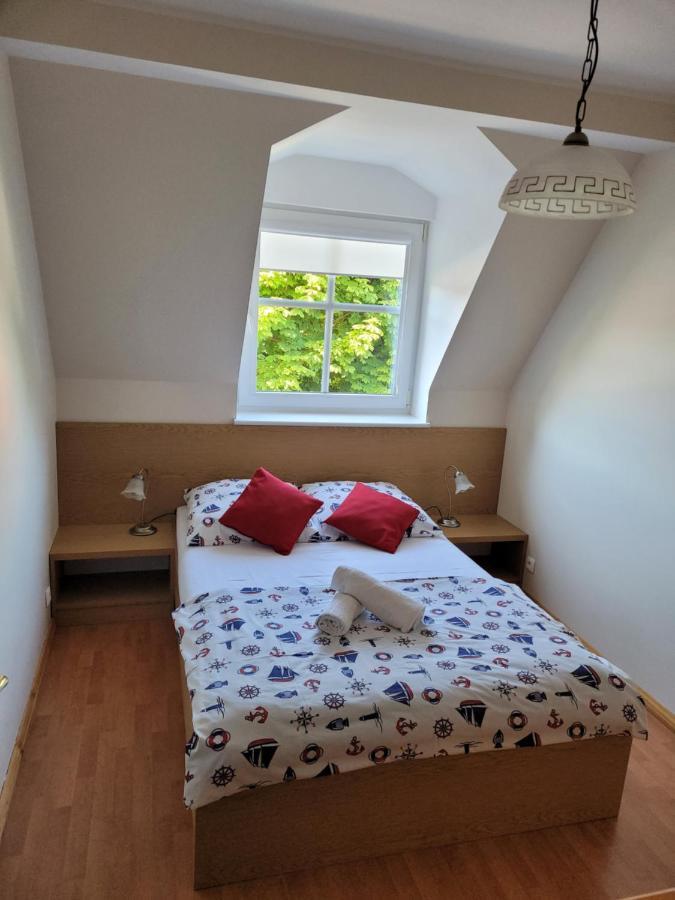 Dom Wczasowy Pod Zegarem Leba Ruang foto